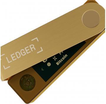 Detale Ledger Nano X Gold – widoczne przyciski, ekran i logo Ledger, najwyższe bezpieczeństwo.