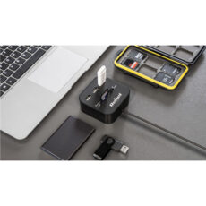 Czytnik kart i hub USB marki REBEL