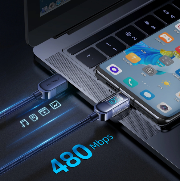 Kabel USB-C do USB-C w oplocie niebieski podłączony do smartfona Kabel USB-C do USB-C w oplocie niebieski podłączony do smartfona