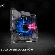 Pasta termoprzewodząca Savio GLACIER TG-03 na płycie głównej. Grafika podkreśla bezpieczeństwo użycia pasty dzięki braku przewodnictwa elektrycznego.