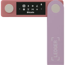 Portfel sprzętowy Ledger Nano X Pastel Pink rozłożony pod kątem prostym, wyświetlający menu z ikonami kryptowalut takich jak Bitcoin i Ethereum.