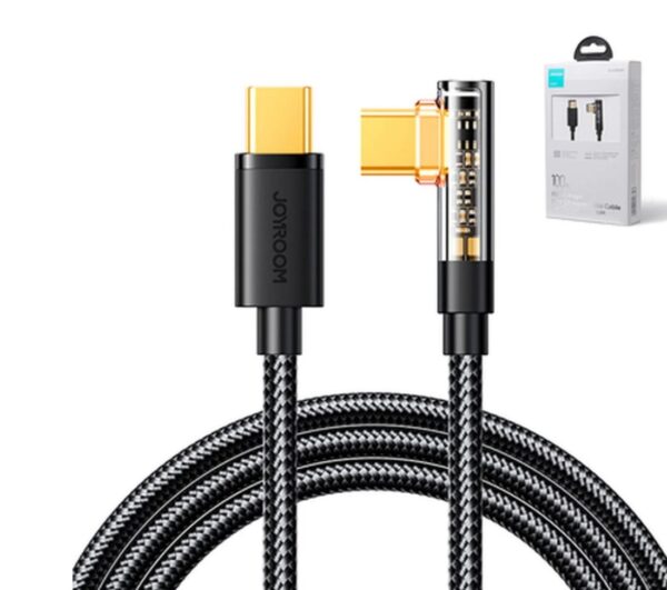 Kabel kątowy USB-C do USB-C marki Joyroom o mocy 100W w czarnym nylonowym oplocie z przezroczystą obudową wtyczki ukazującą elektronikę.