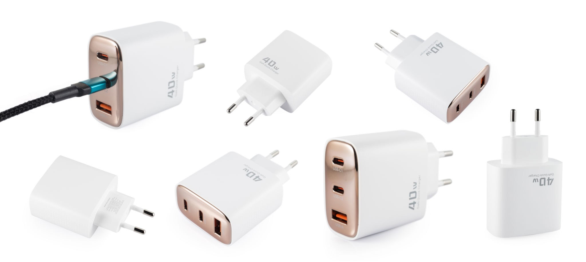 Biała wieloportowa ładowarka sieciowa GaN z podłączonym kablem USB-C