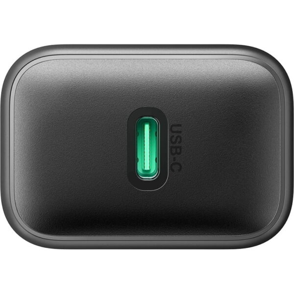 Zbliżenie na port USB-C ładowarki sieciowej Joyroom JR-TCG13 45W GaN