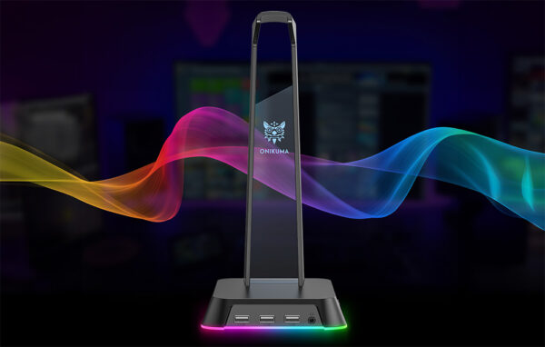 Stojak ONIKUMA ST-2 na ciemnym tle z kolorową smugą światła RGB
